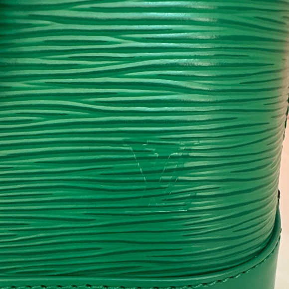 LOUIS VUITTON
Epi Jacquard Alma BB Serpentine - Picture 2 of 13